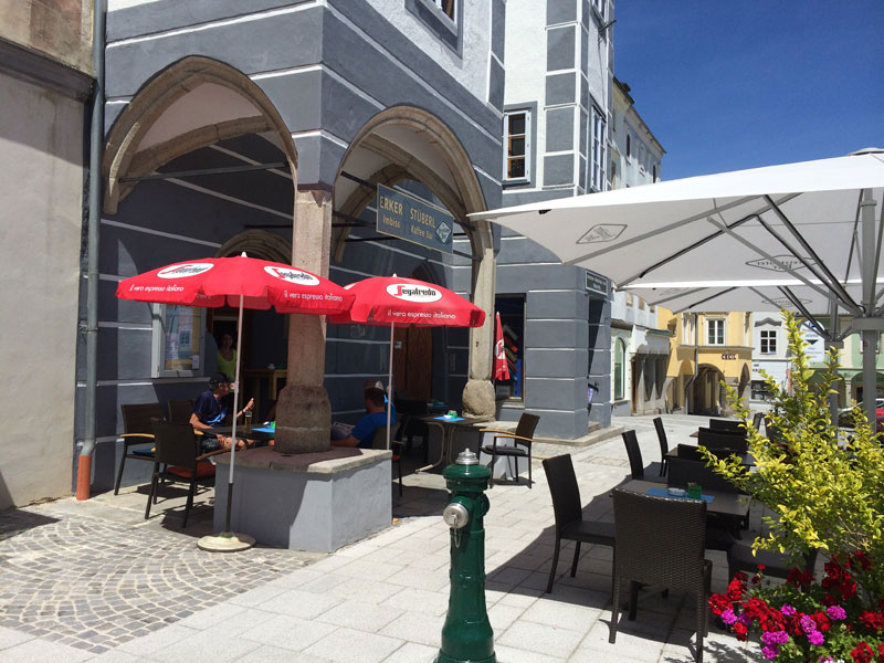 Gastgarten unter den Arkaden am Hauptplatz